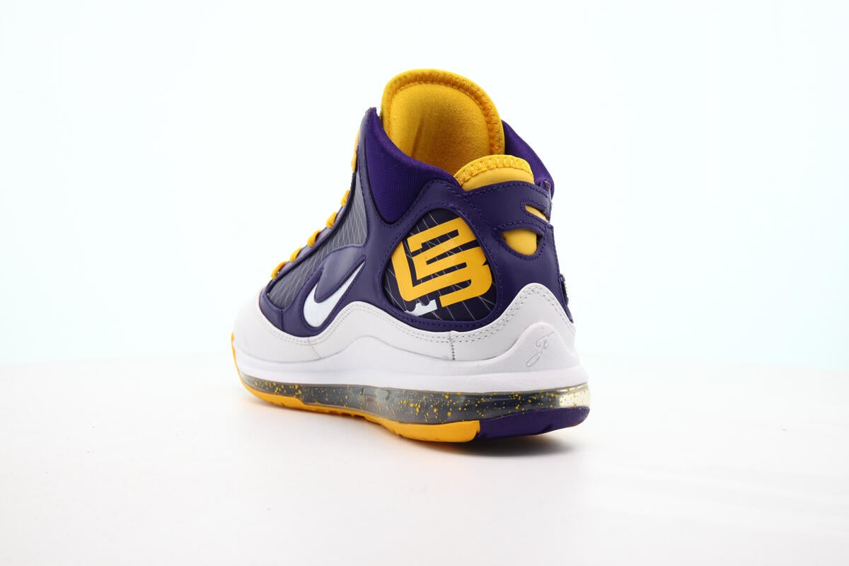 Nike LEBRON VII QS 